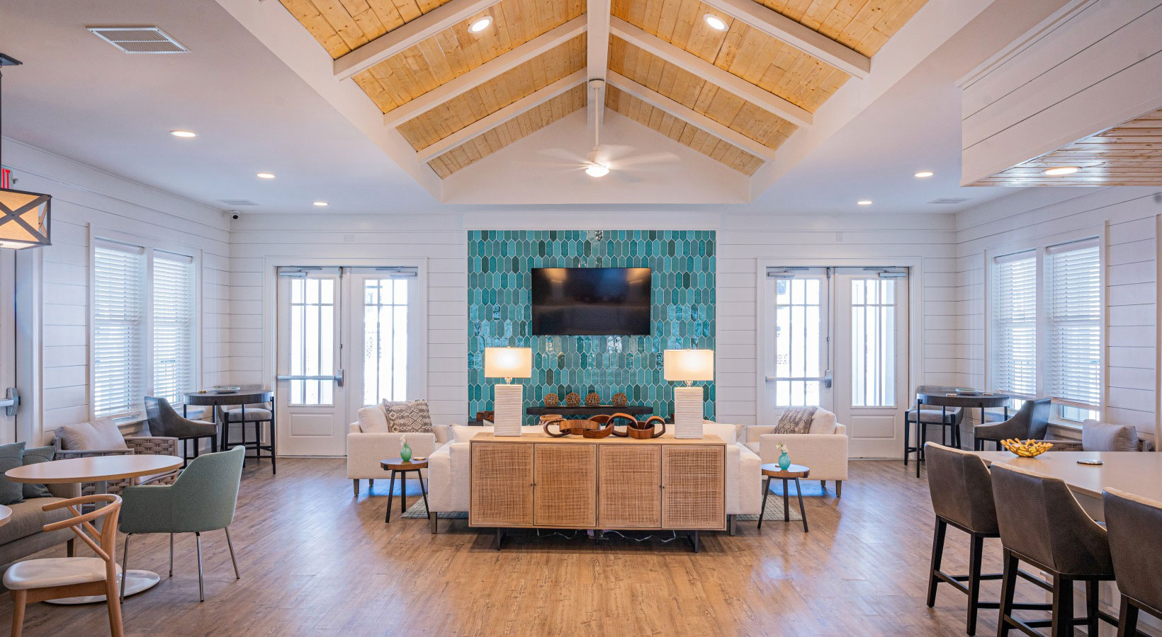 Hawthorne at Pine Forest - lounge area